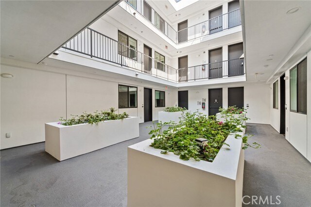 Foto del edificio - 7510 Sepulveda Blvd