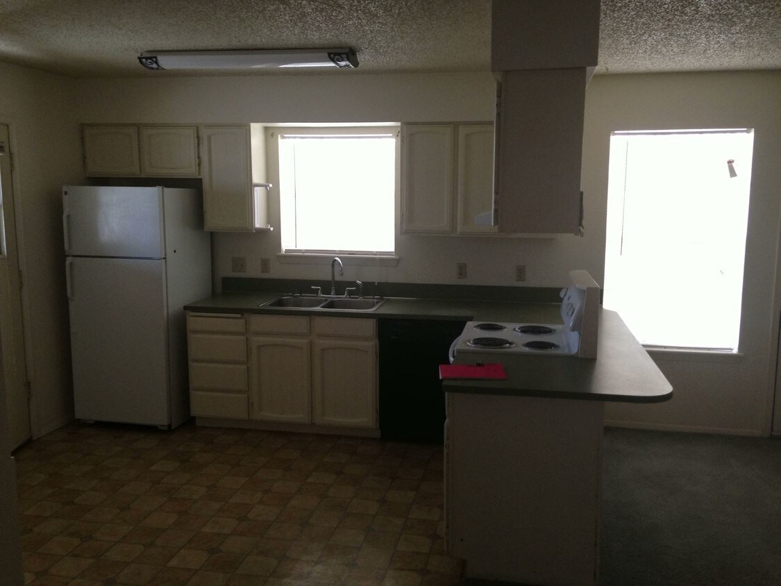 Foto del edificio - 701-703 W 8th St