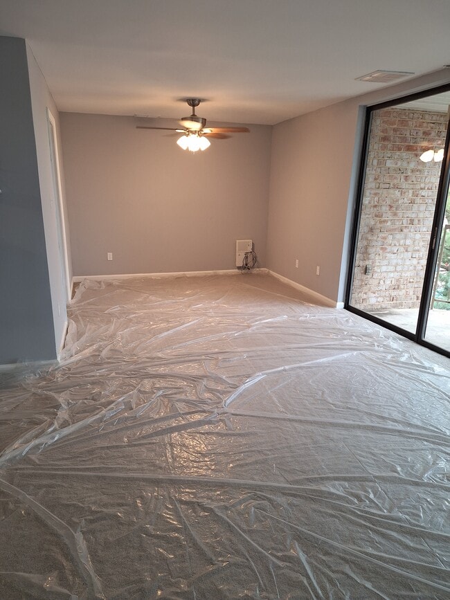 Building Photo - 3323 Huntley Square Dr