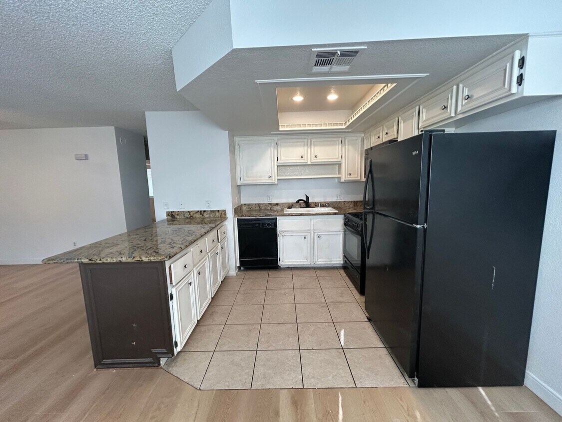 Foto principal - 2 Bedroom 2 bath Condo!