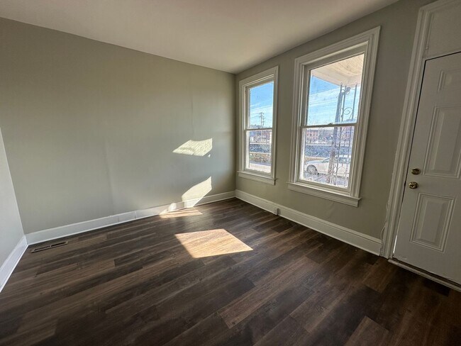 Foto del edificio - 137 Stevens Ave