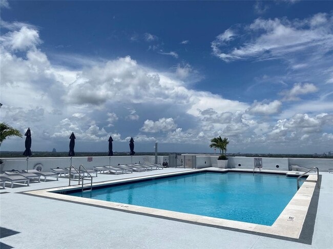 Foto del edificio - 1830 Radius Dr
