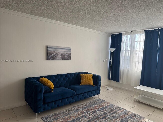 Foto del edificio - 1351 NE Miami Gardens Dr