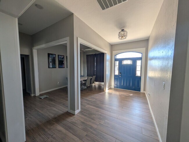 Foto del edificio - 1001 Hummingbird Dr.