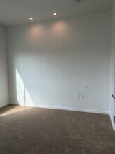 Interior Photo - 801 North