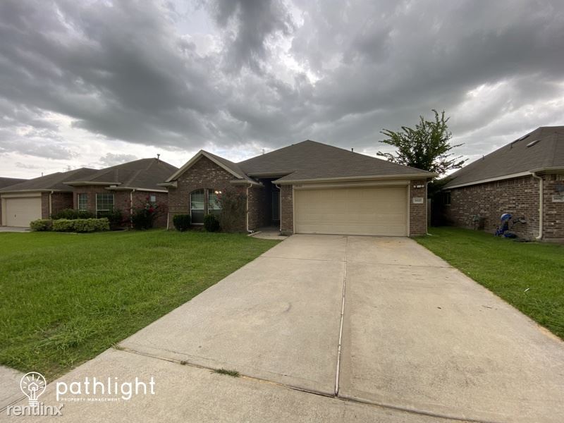 Foto principal - 3 br, 2 bath House - 3810 Elderberry Drive...