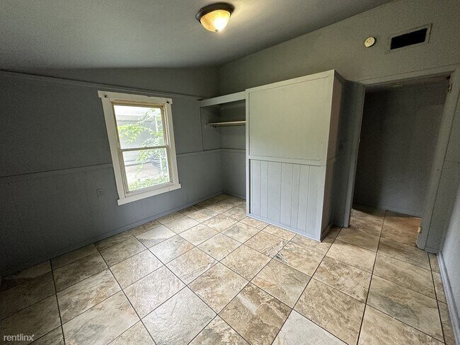 Building Photo - 2 br, 1 bath House - 2613 Greenbelt Dr