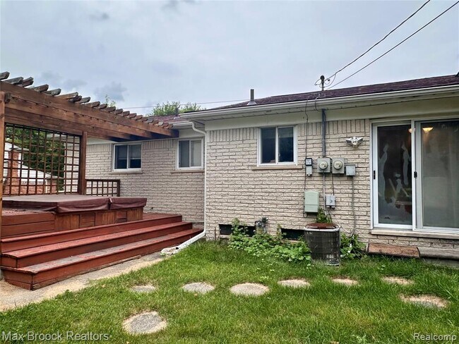 Foto del edificio - 6942 Leslee Crest Dr