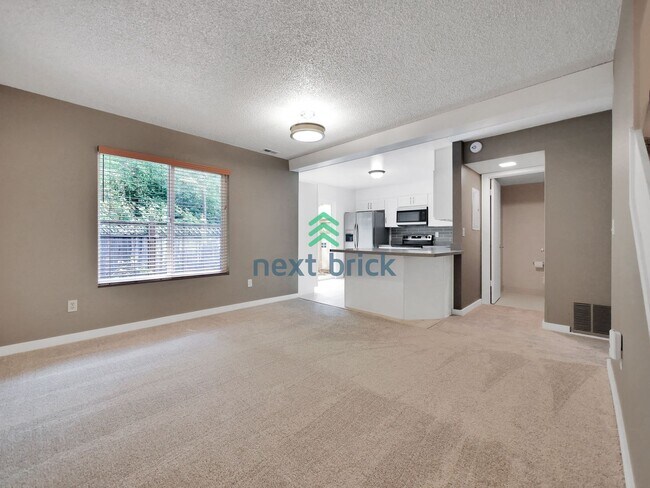 Foto del edificio - Spacious 4 Bed 2.5 Bath for Rent! OPEN HOU...