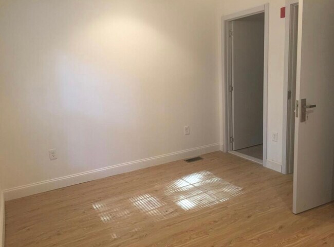 Building Photo - 4310 Spruce St