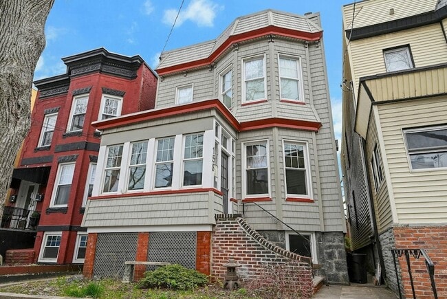 Photo - 158 Edgar St House