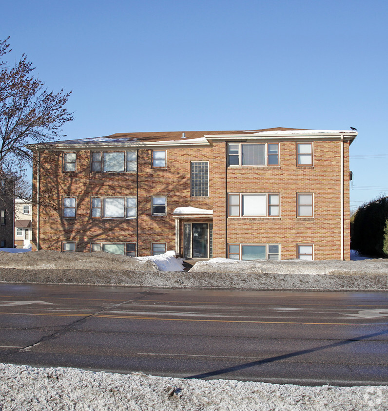 Building Photo - 1167 Robert St S