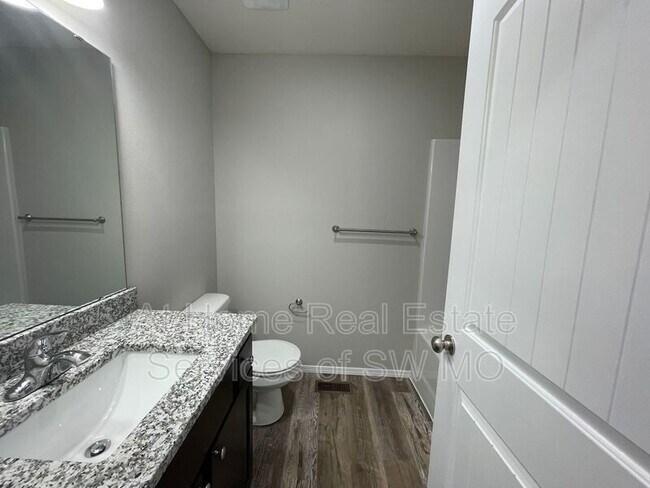 Building Photo - 613 S Southgate Dr