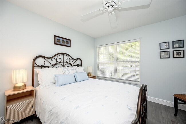 Foto del edificio - 2460 Old Groves Rd