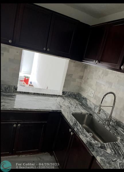 Foto del edificio - 7720 SW 10th St