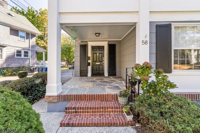 Foto del edificio - 58 Dunnell Rd