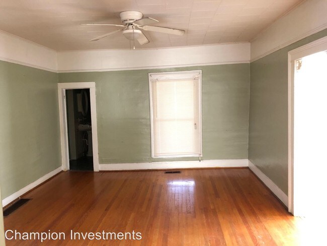Building Photo - 2 br, 1 bath House - 210 W. King St.