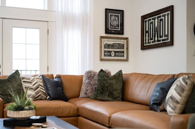 Building Photo - 218 Tarrow St