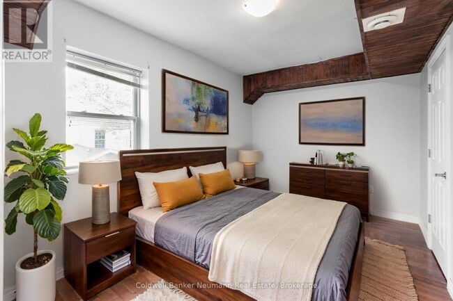 Building Photo - 246 Woolwich St