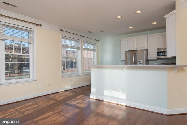 Building Photo - 828 Slaters Ln
