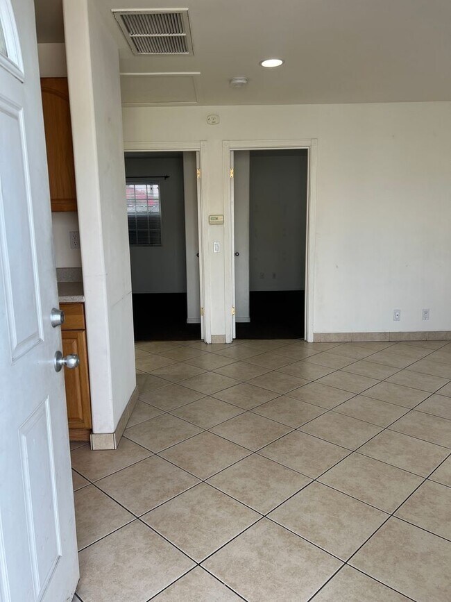 Building Photo - 7555 Collett Ave