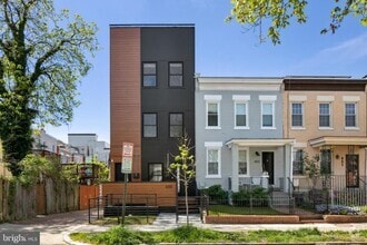 Building Photo - 655 Morton Pl NE