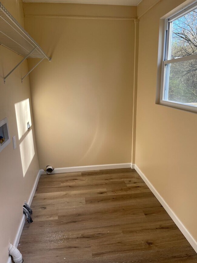 Foto del edificio - Knoxville 37914 - 2 bedroom 1 bath home - ...