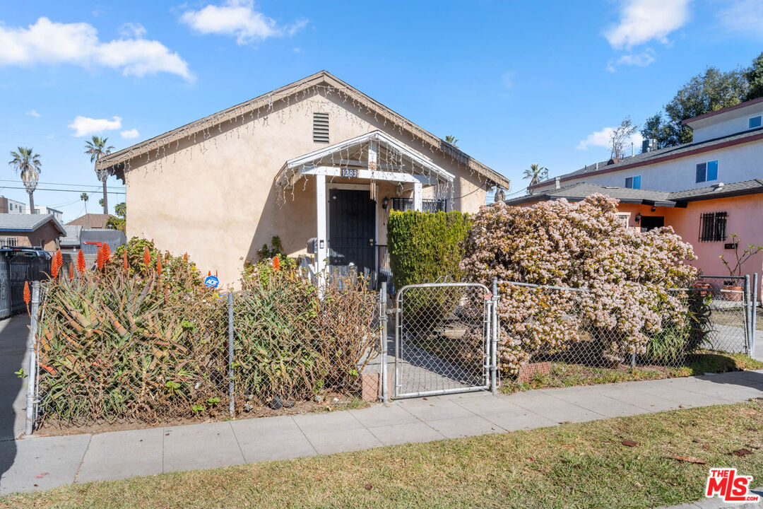 Foto principal - 1283 W 36th St