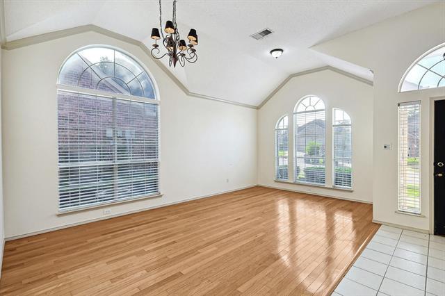 Building Photo - 2133 Mahogany St