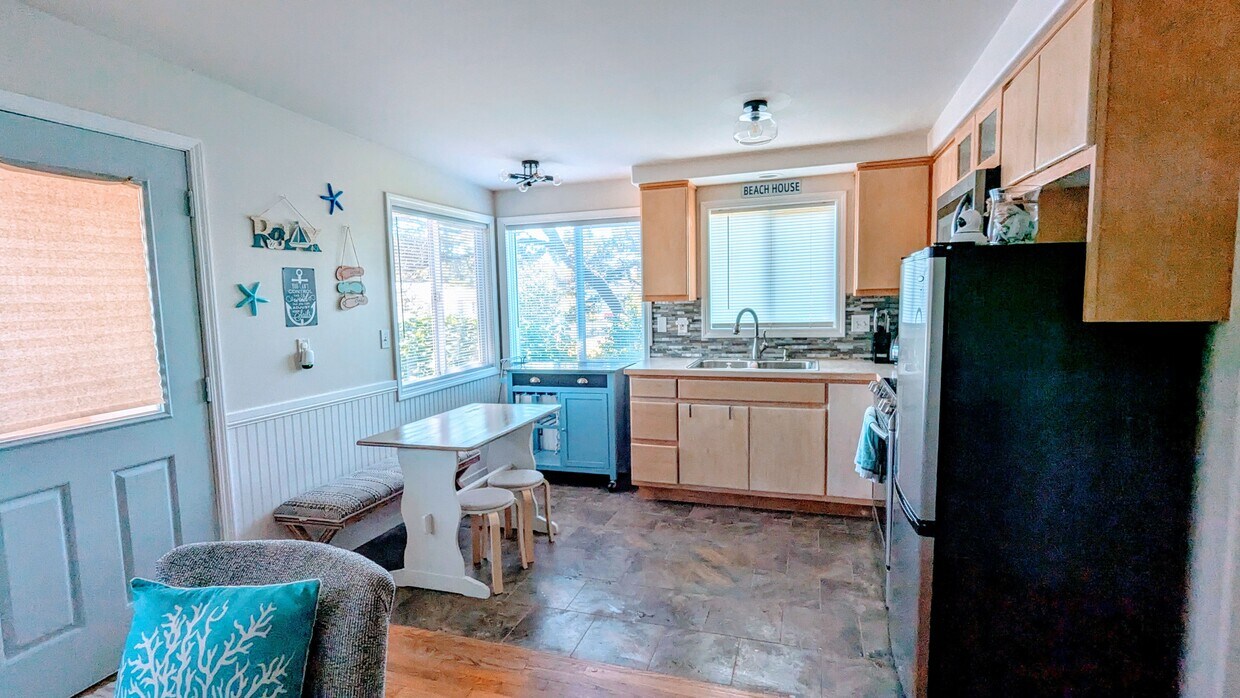 Primary Photo - 1152 SW Southmayd Ln