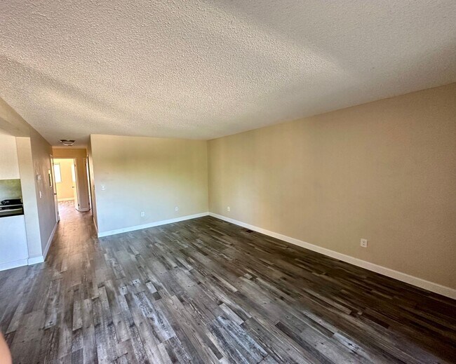 Foto del edificio - STILL AVAILBLE !!! Spacious 3 Bed 2 Bath C...