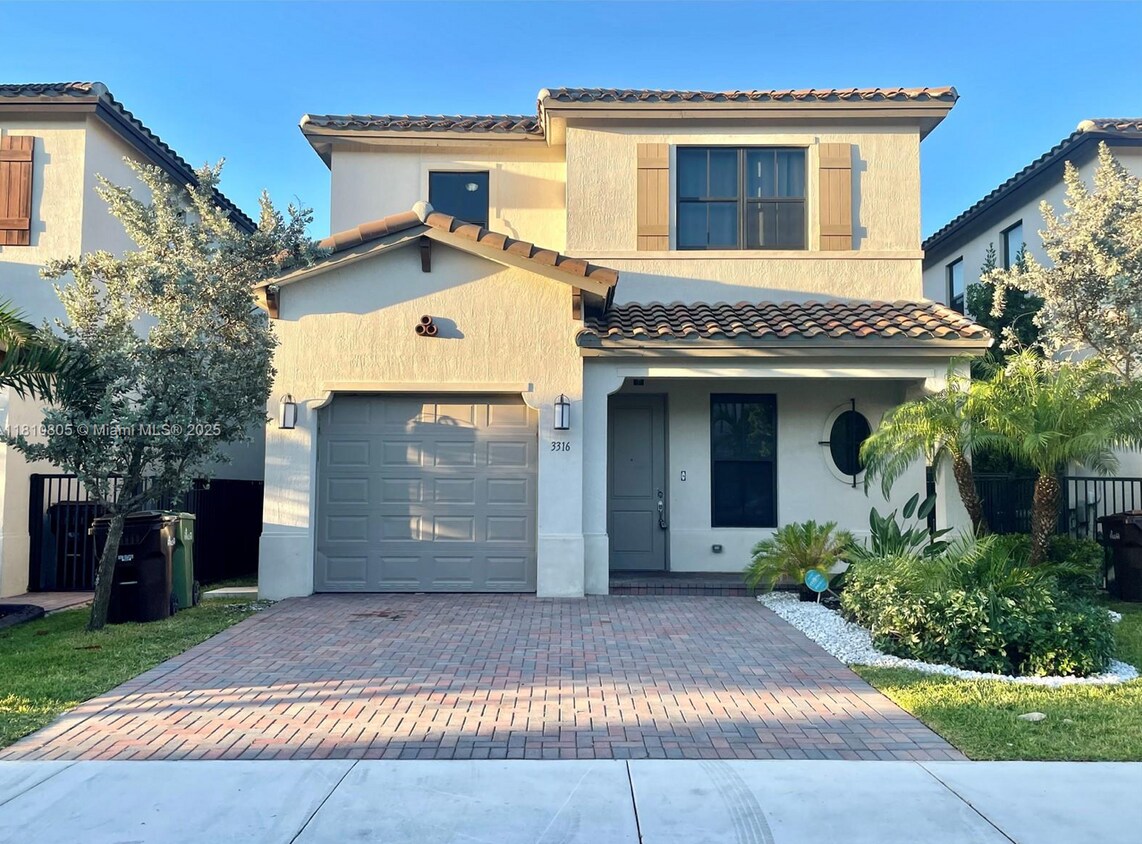 Foto principal - 3316 W 98th Pl