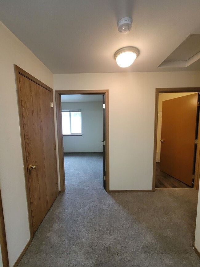 Building Photo - 39 SE 127th Ave