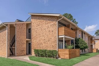 Building Exterior - Scenic Pines Apartments