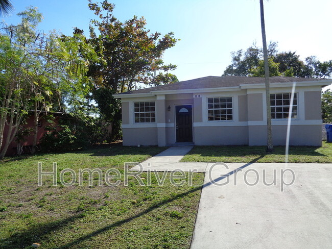 Foto del edificio - 1018 NW 13th Ct