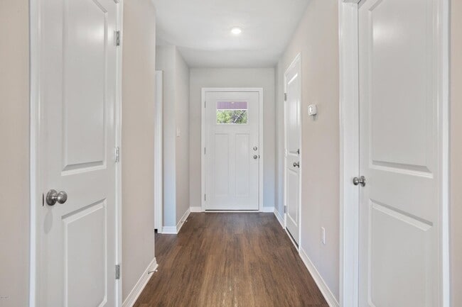 Building Photo - 3 BD 2 BA Split plan Home in the Ocean Spr...