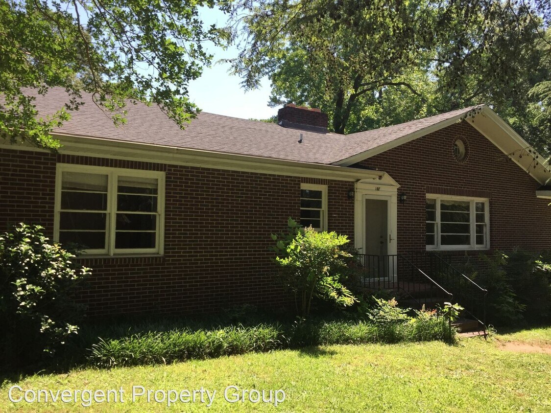 Primary Photo - 3 br, 2 bath House - 107 Elizabeth Dr