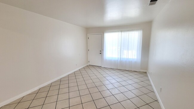 Building Photo - 2 bed/ 2 bath in El Cajon