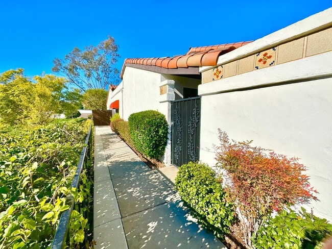 Building Photo - Sweet Single-Story, Completely Detached, Home in the Picturesque Fallbrook Village HOA Community!