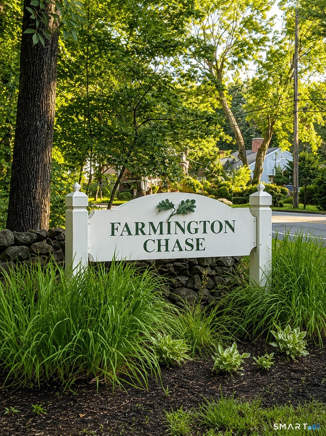 Building Photo - 5 Farmington Chase Crescent