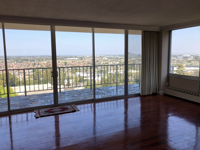 Living Room - 300 Davey Glen Rd