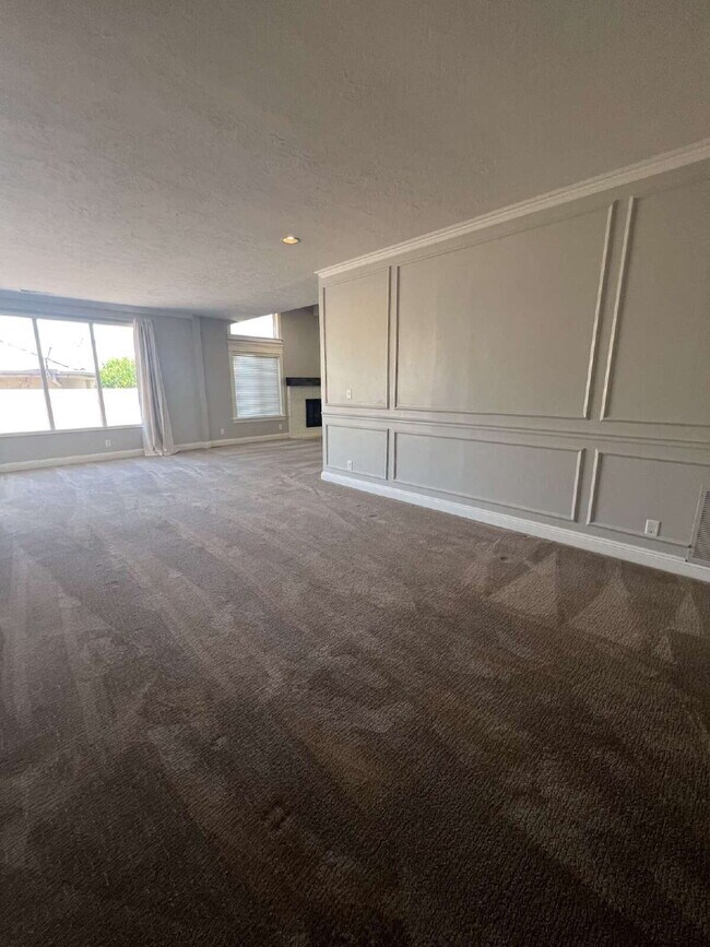 Foto del edificio - "Spacious 4-Bed Oasis with 3.5 Baths in Charming St. George!"