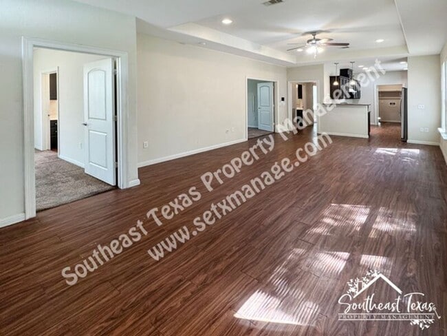 Building Photo - 820 Stilwell Blvd