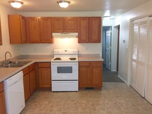 Primary Photo - 121 E 5460 S