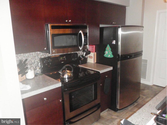 Foto del edificio - 2408 Ellsworth Way