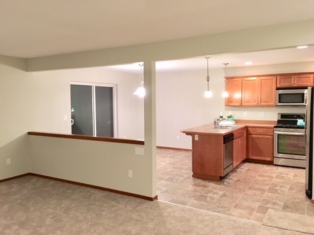 Building Photo - Spacious 3 Bedroom 2.5 Bathroom Home in Lake Stevens!