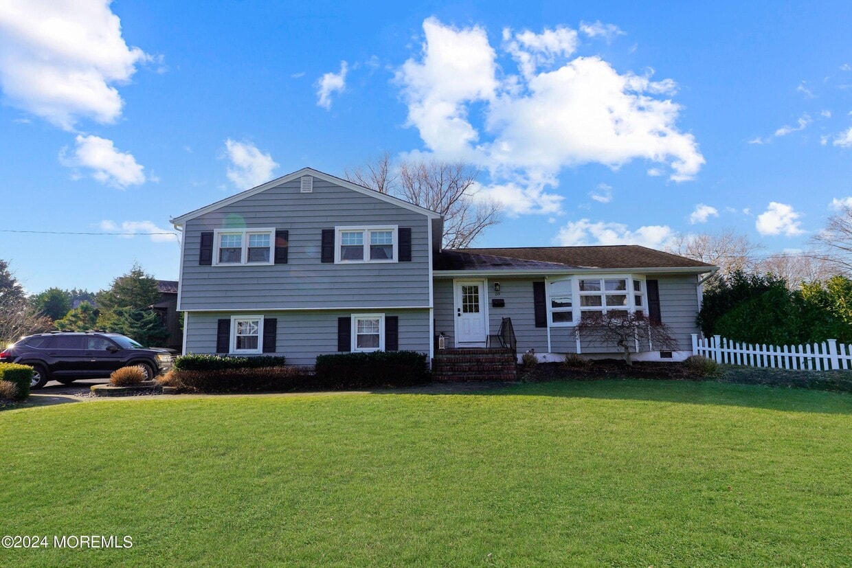 Foto principal - 59 Pinewood Ave