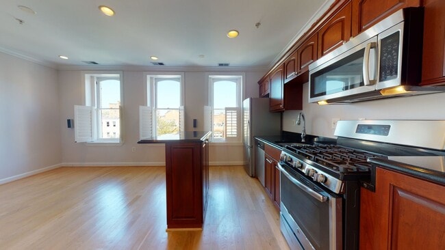 Building Photo - One Bedroom One Bath Top Floor Unit on the...