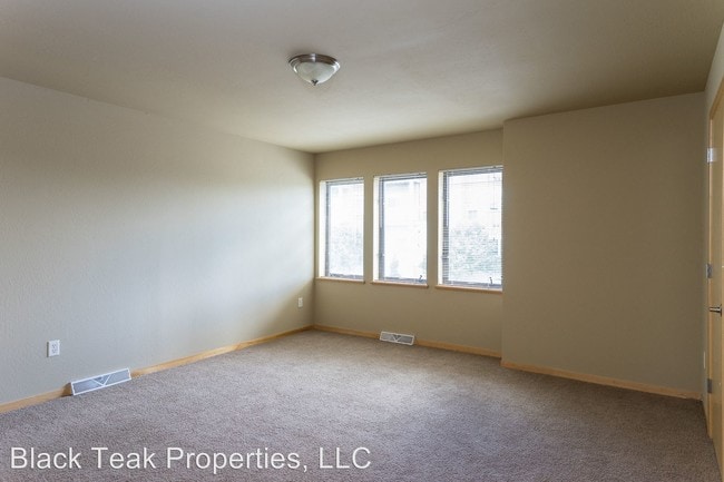 Building Photo - 75 Dawes St