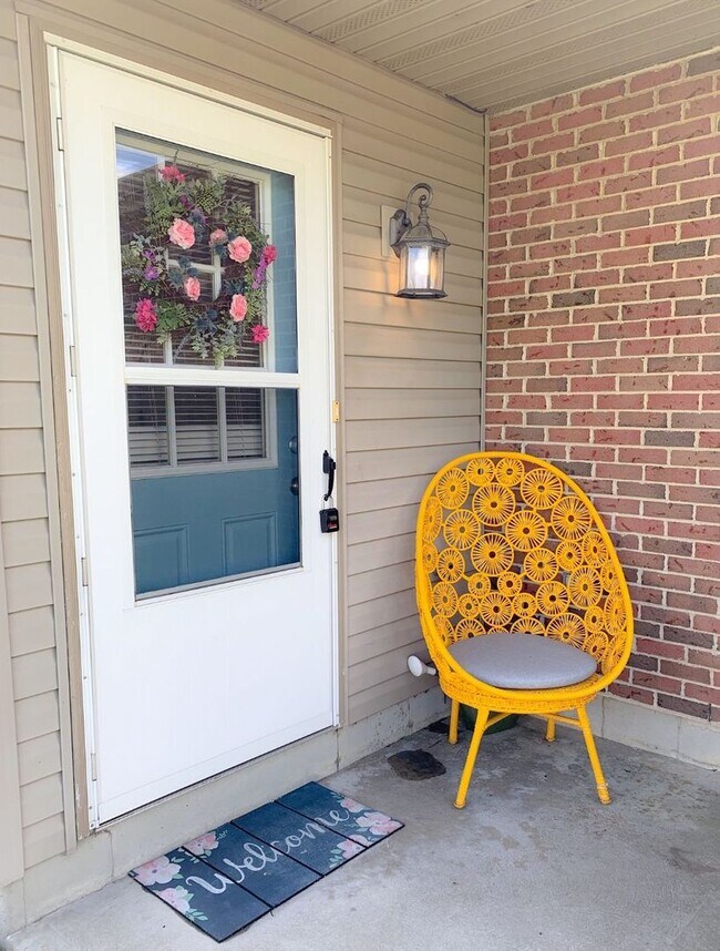 Building Photo - Short Term furnished rental available month to month